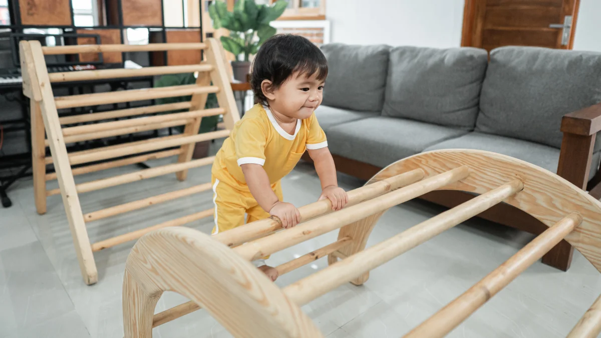 What angle should a Pikler Triangle be?