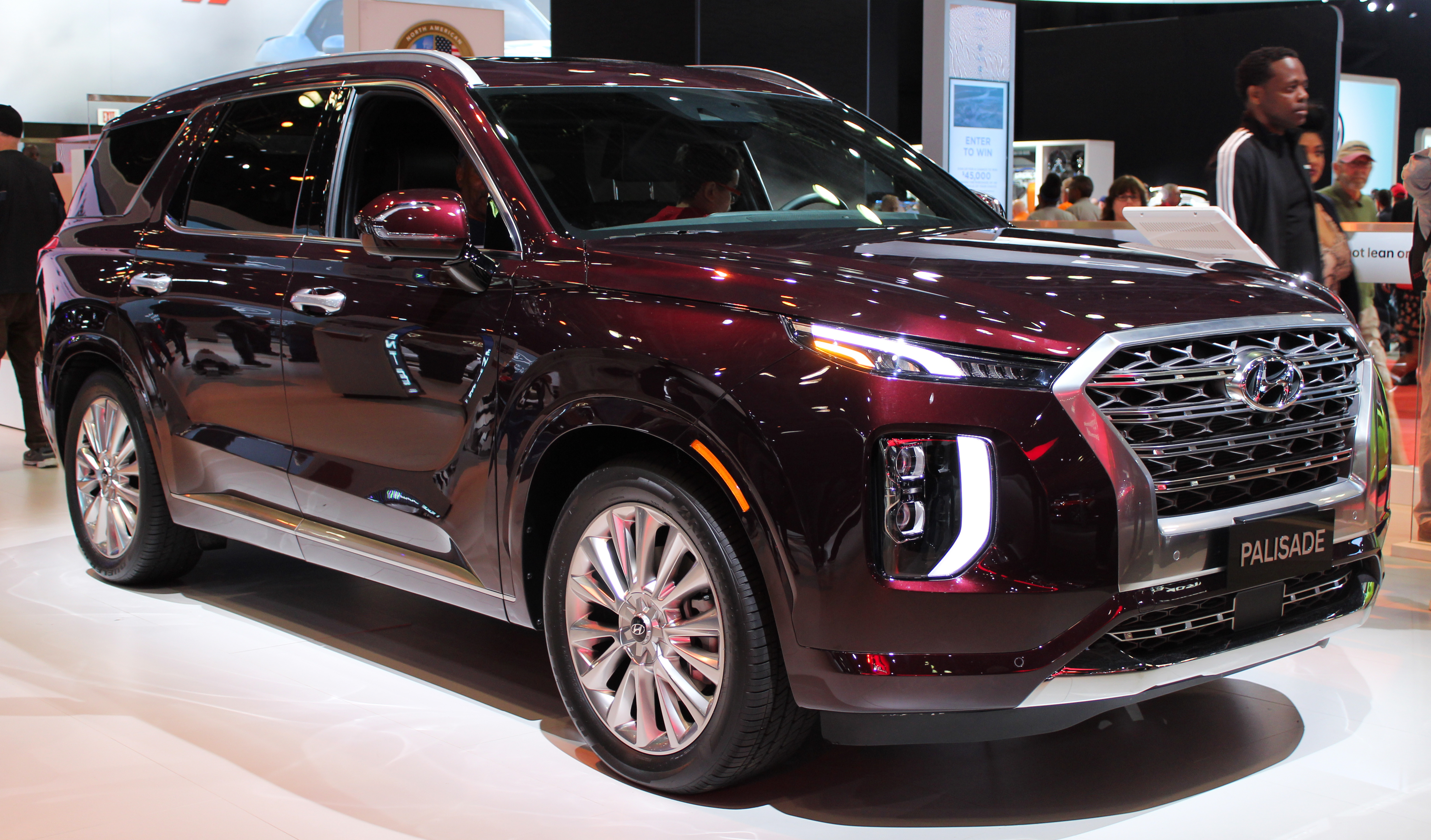 Comparison Between 2020 Hyundai Palisade and Kia Telluride | Review