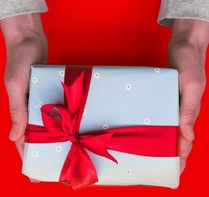 Things We Need to Know While Giving Corporate Gifts