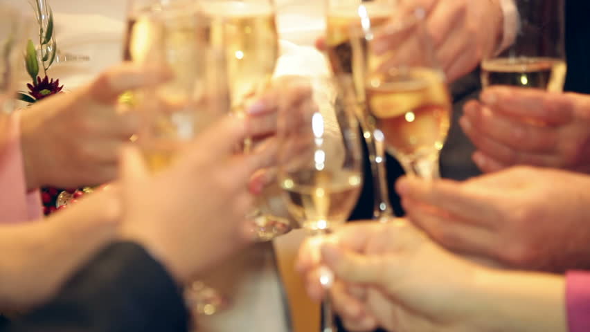 All You Need To Know About Wedding Glassware For A Truly Smashing Event