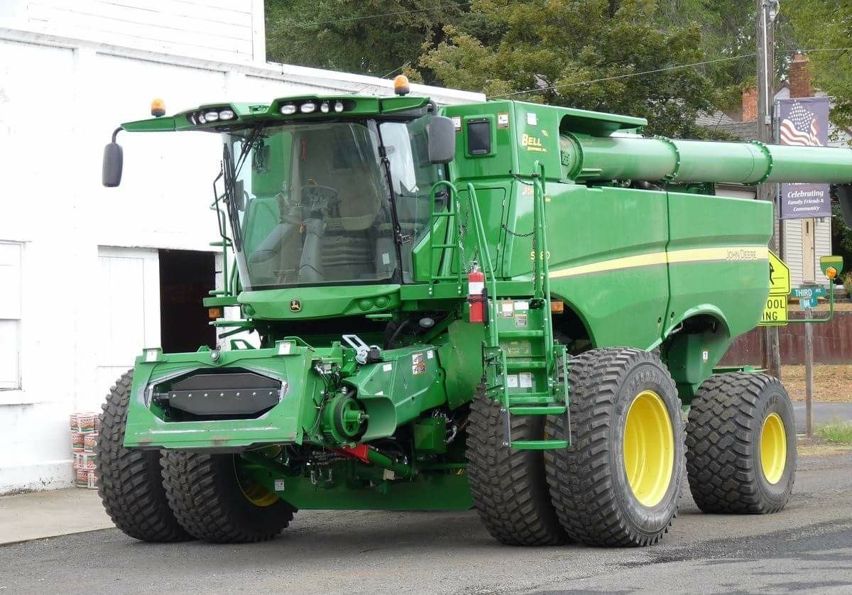 John Deere S680: Improving Harvest Productivity with a High-Tech Machine