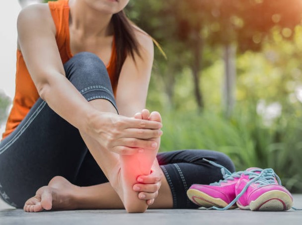 How To Deal With Heel Pain When You Are Out On A Holiday?