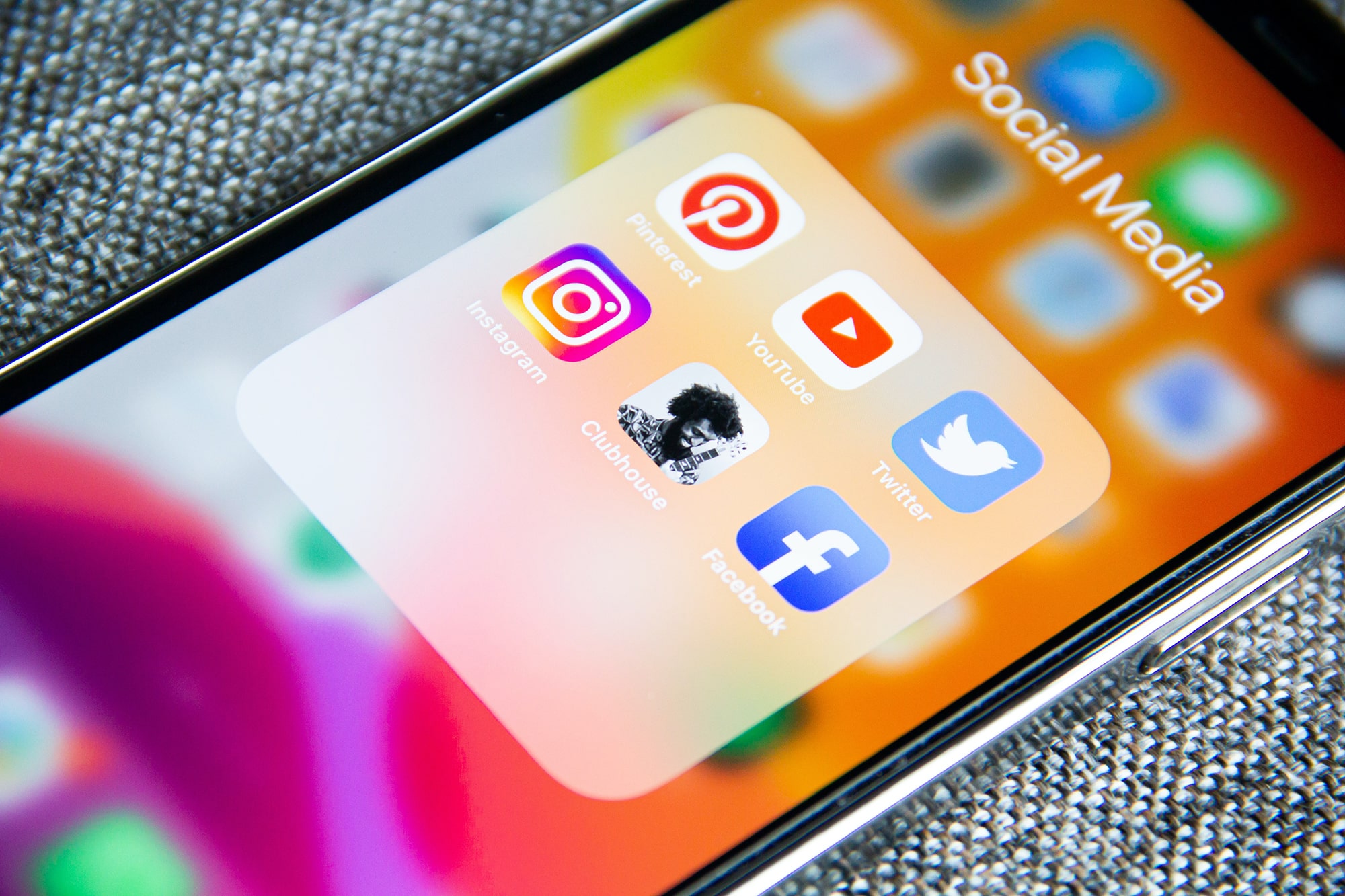 How to Make a Social Media App: Features, Requirements and Tricks