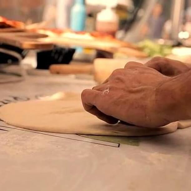 6 Pizza Toppings That You Must Try!