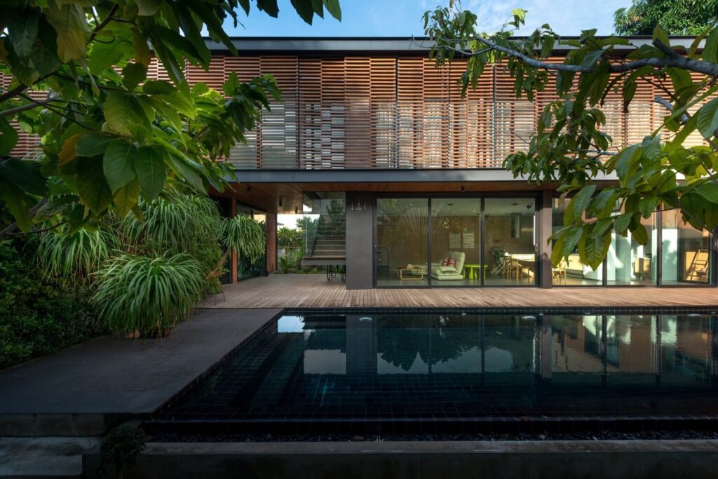 U38 House by OfficeAT: A Brilliant Example of Steel House