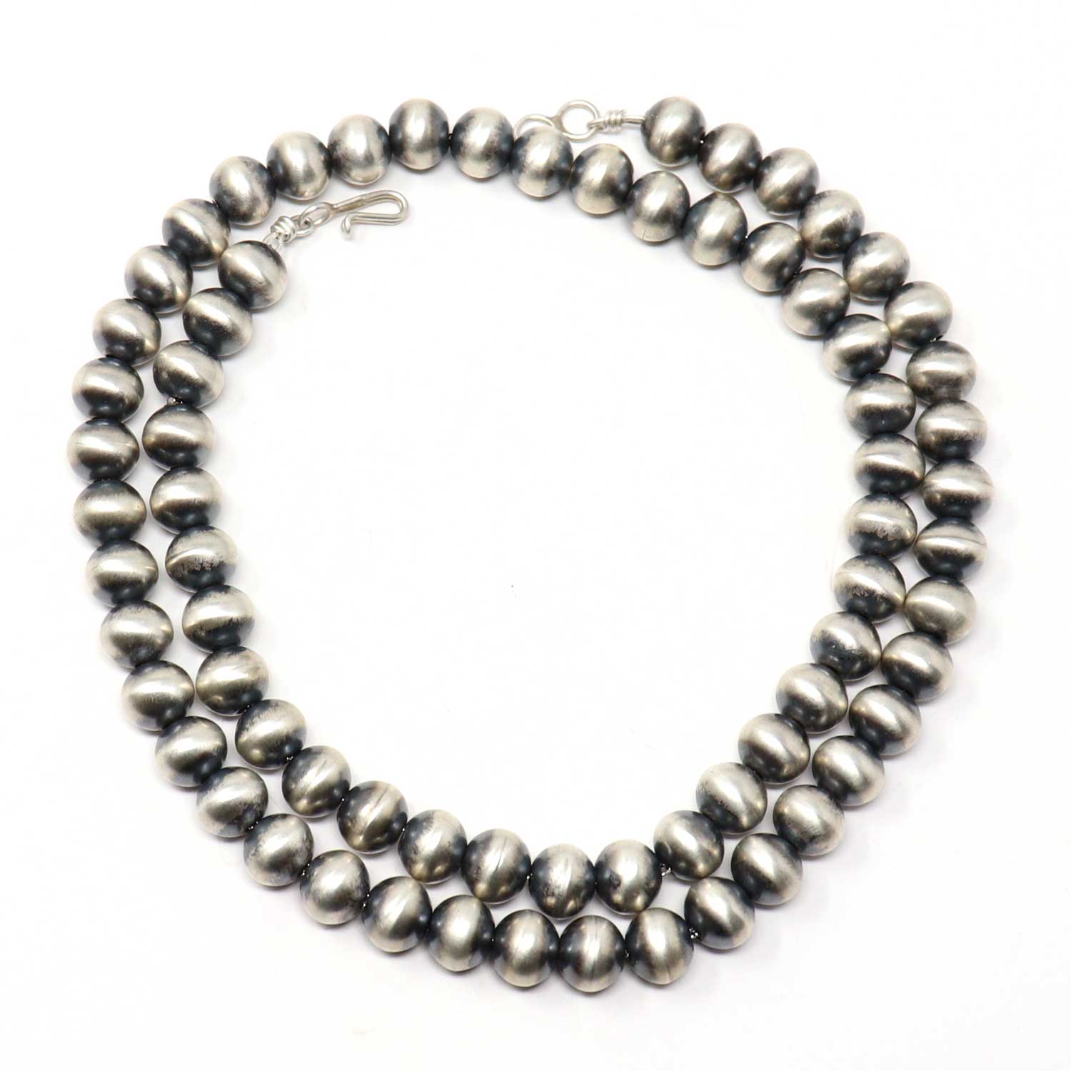 A Complete Guide For Laying Your Necklaces To Look Great