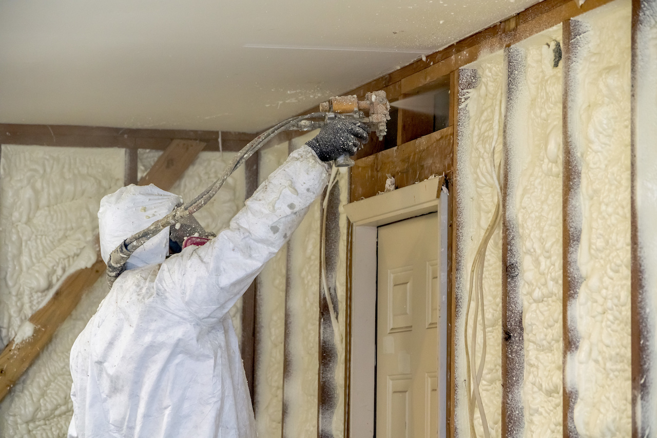 Are Spray Foam Contractors the Solution to Your Energy Efficiency Woes?