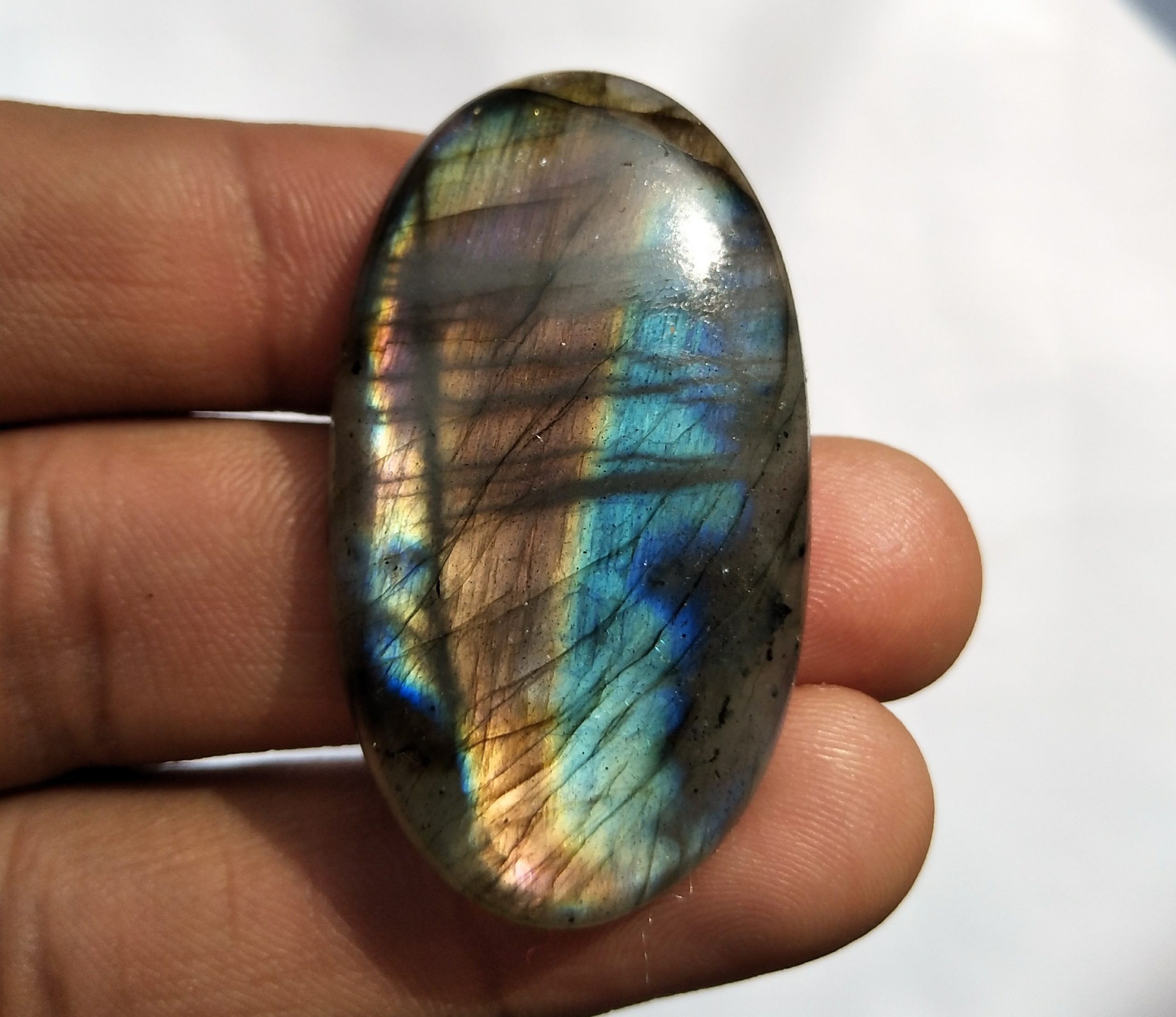 A Guide to Buy Labradorite Stone