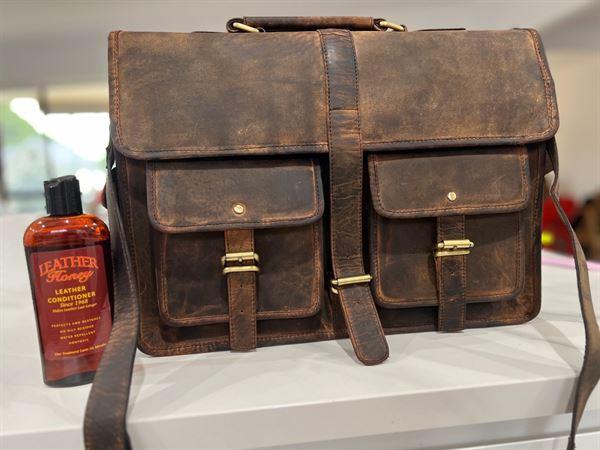 Why You Need to have a Leather Camera Bag with your Wardrobe