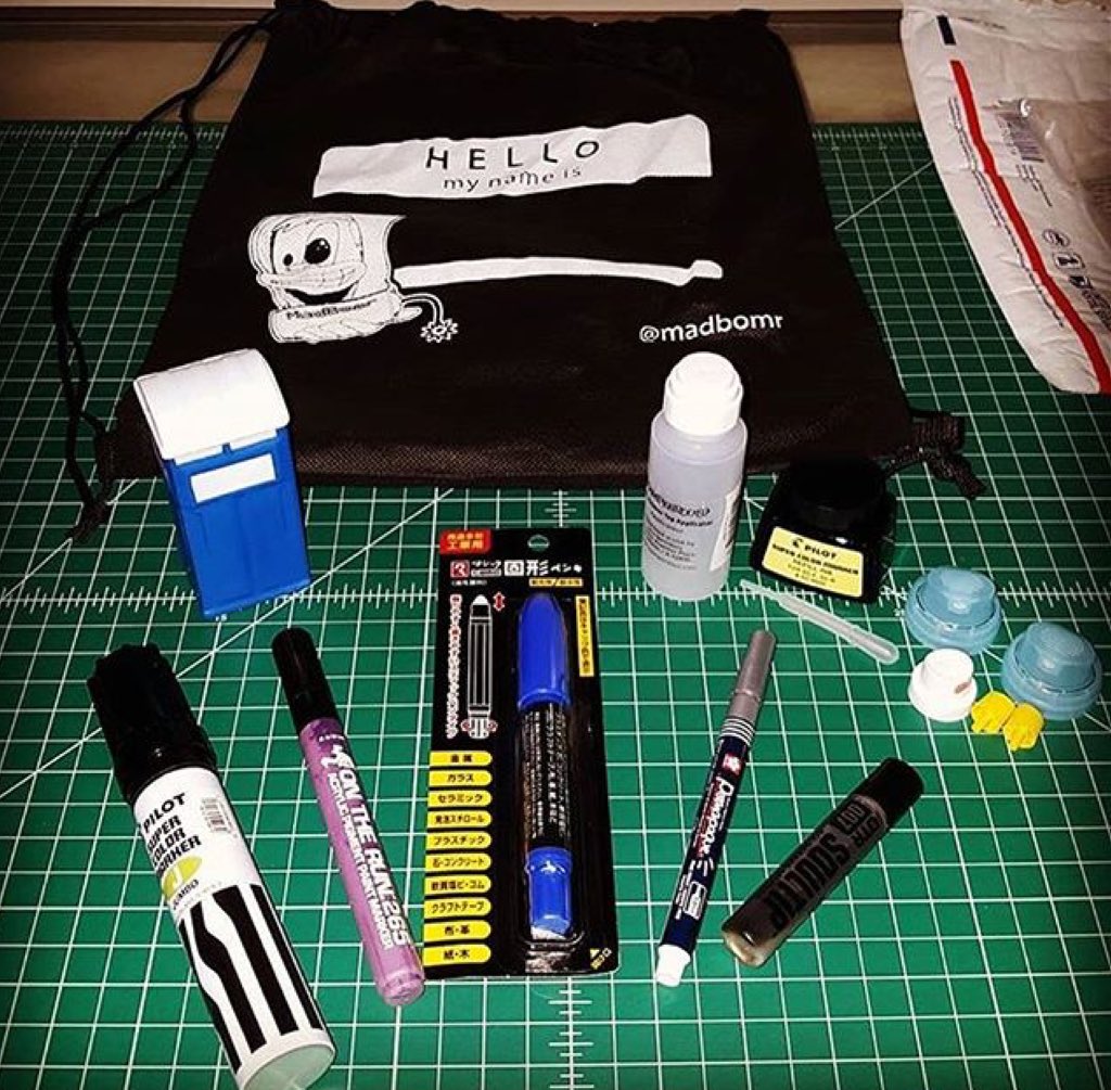 Madbomr silver paint marker