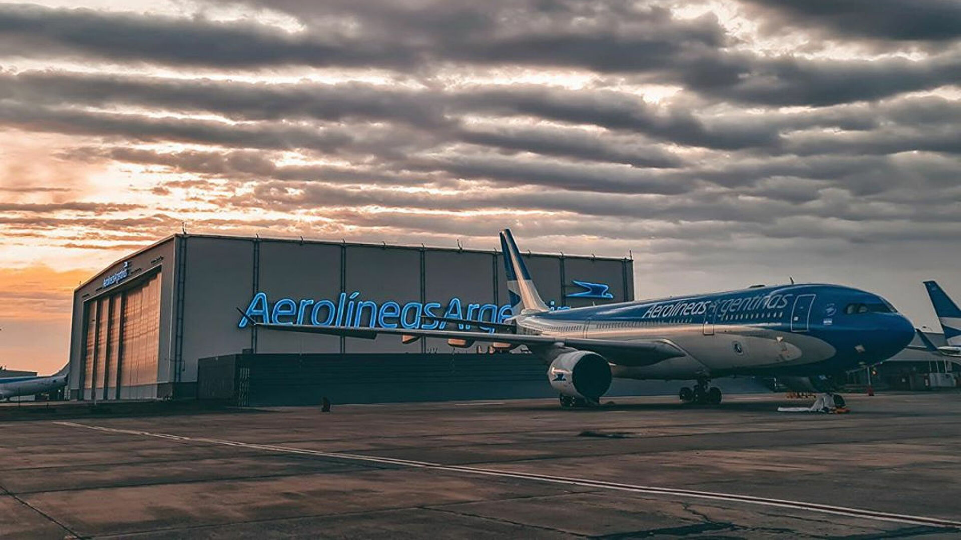¿Cómo puedo comunicarme con Aerolineas Argentinas?