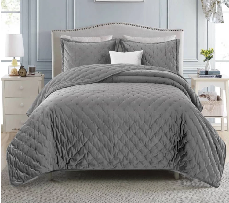 How Bedspreads Gives A Luxurious Appeal to Your Bed