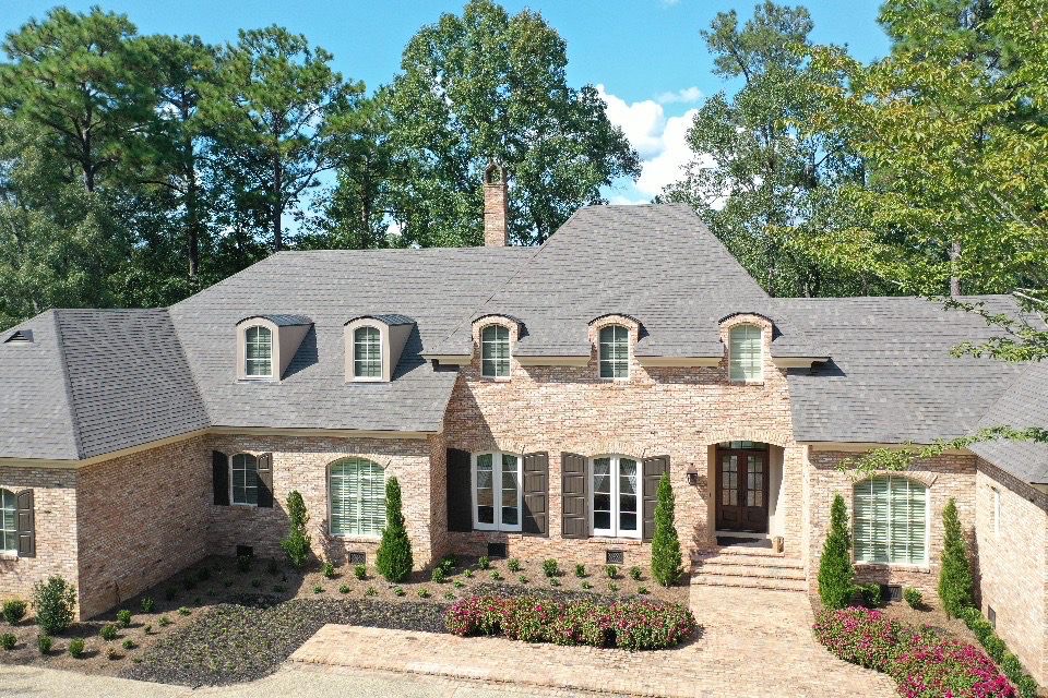 Asphalt Roofing Shingles: Traditional Shingles vs. Shake-Style