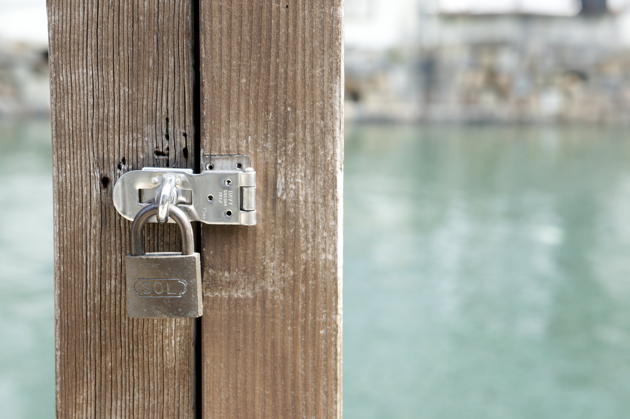 Locksmith Canary Wharf