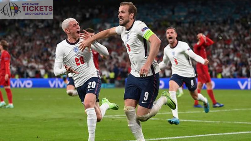 Phil Foden's England role should not change Pep Guardiola's thinking at Man City