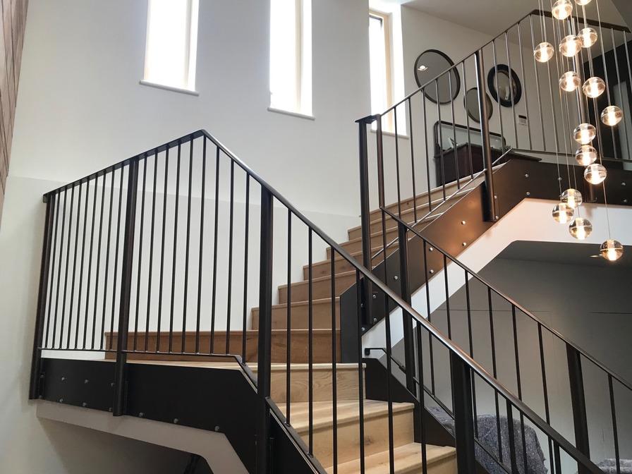 Pros and Cons of Metal Balustrade Railings