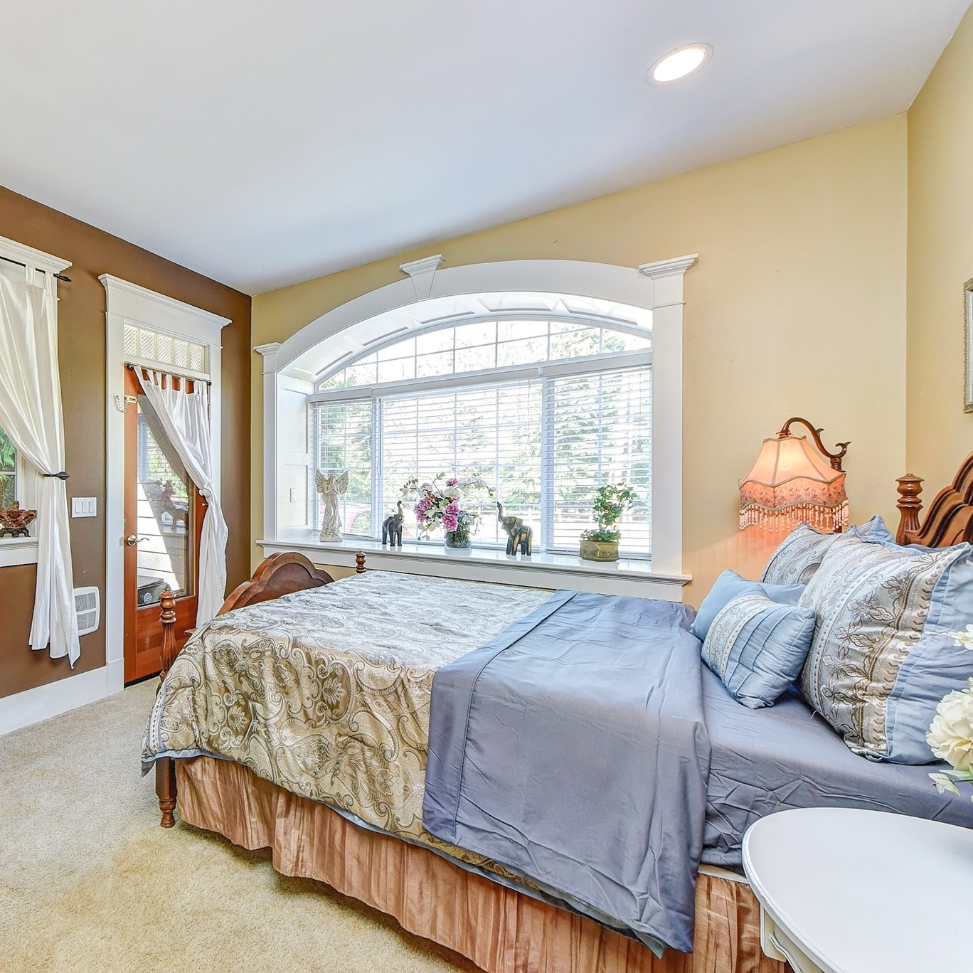 Find Luxury Short-Term Rental