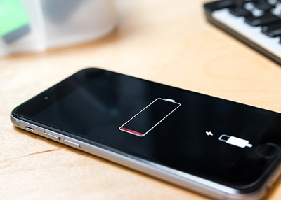 After deliberately rolling out the new update to slow down the former iPhones, now Apple is going to provide the cheaper battery for the older iPhones. Apple apologized in a message “We know that some of you feel Apple has let you down. We apologize”.
