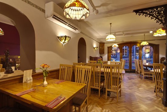 Reserve Dining Rooms Online in Liverpool for a Special Night
