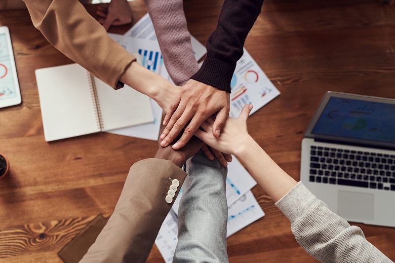 Bell Curve In Performance Appraisal System – Know What Are The Pros and Cons Of Using It!