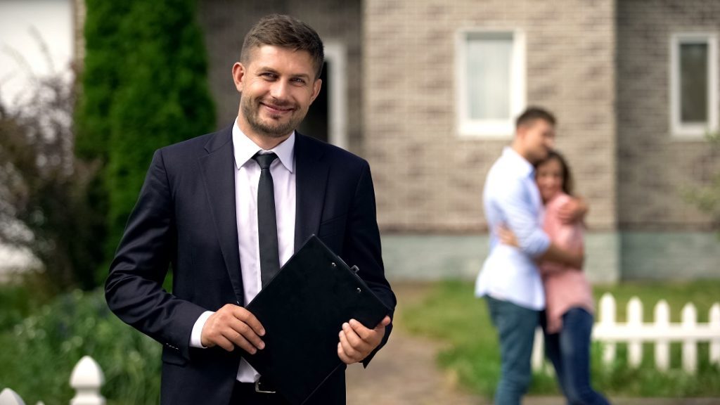 How does flat fee real estate brokers work?