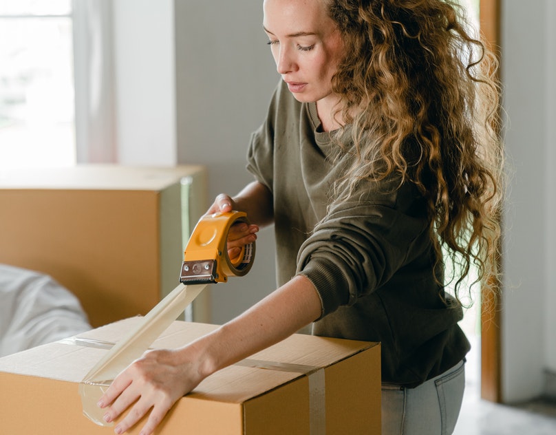 9 QUESTIONS TO ASK YOURSELF WHEN PREPARING FOR A LONG-DISTANCE MOVE