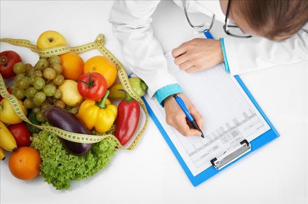 Who is a Dietician and what does a Dietician do ?