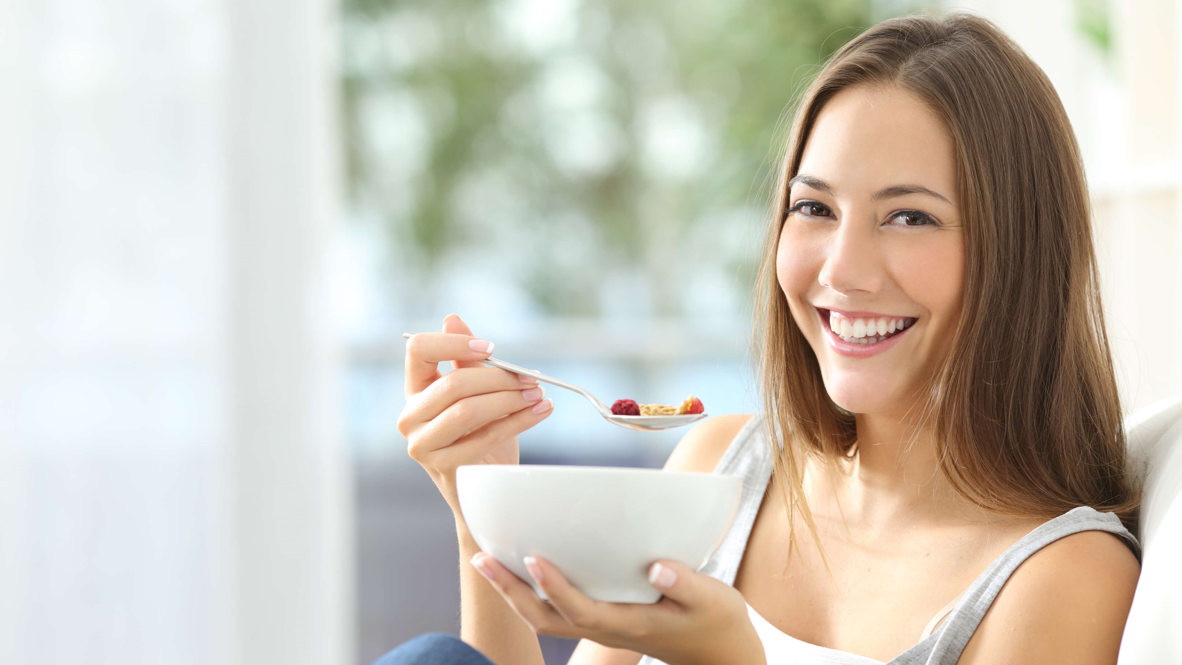 What foods should you avoid with veneers?