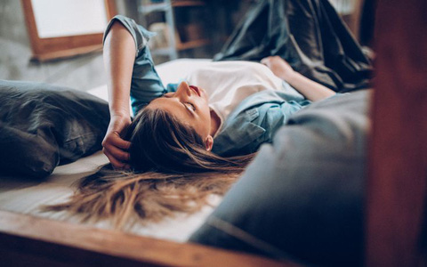 Để cảm thấy đau trong một giấc mơ