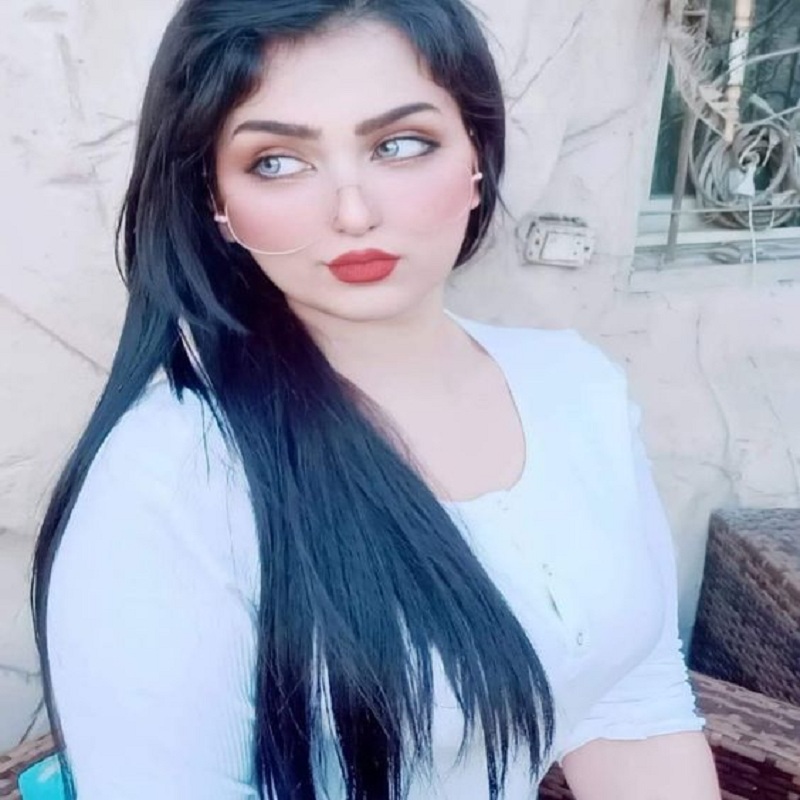 Elegant Call Girls in Karachi