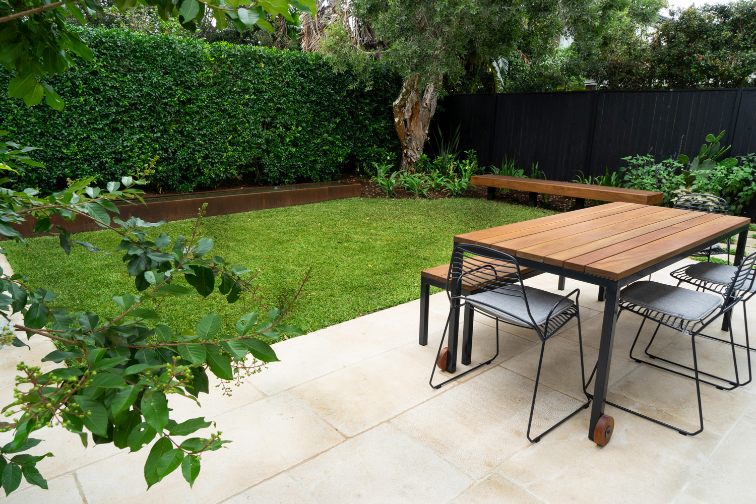   Niblick Street: Stylish Garden by Bondi Landscapes