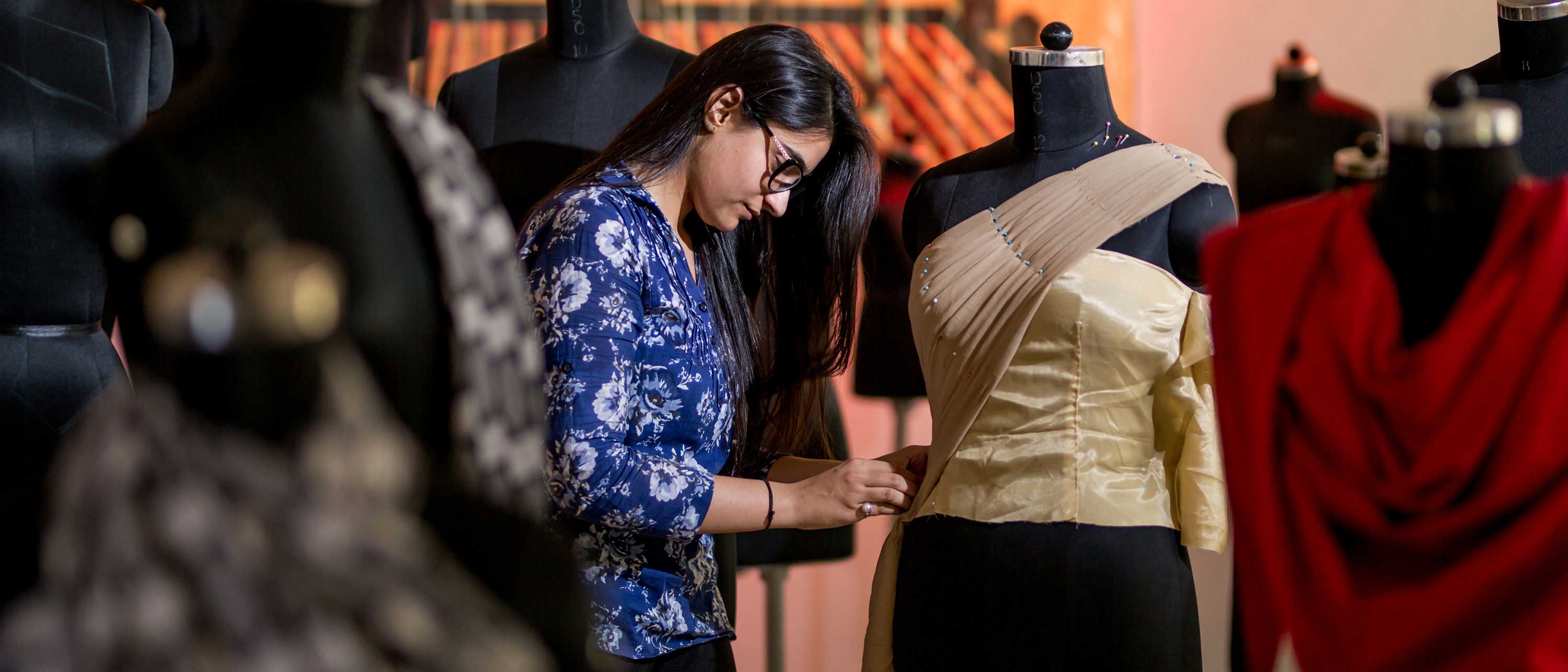 Top School for Fashion Design offers Degree and Diploma in Fashion Design