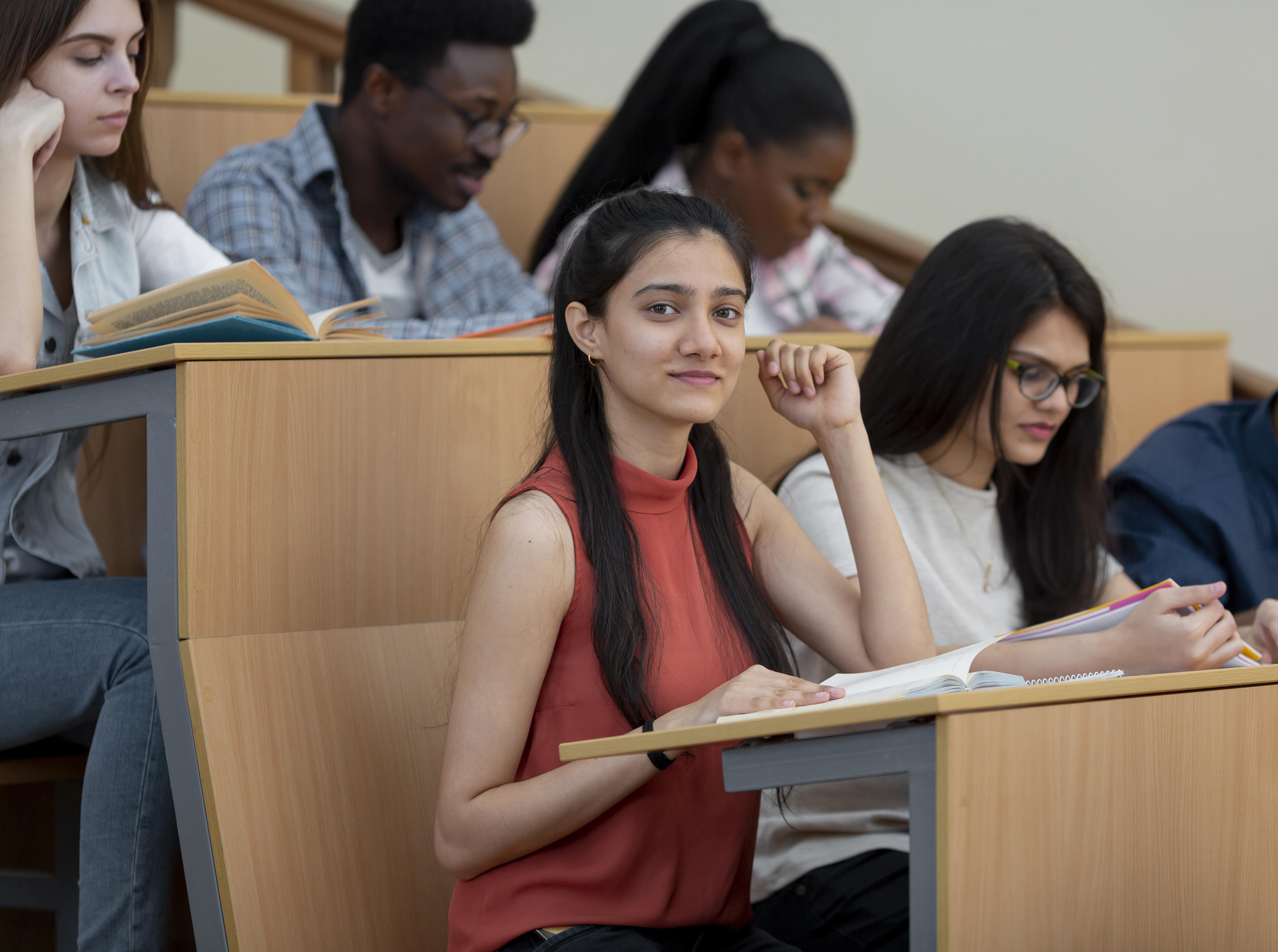 Which is the best cs executive coaching in delhi?