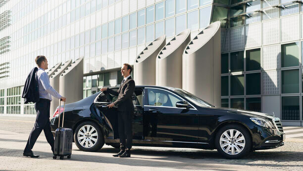 Book Chauffeur Service Melbourne Airport to Make Your Travel Time Convenient 