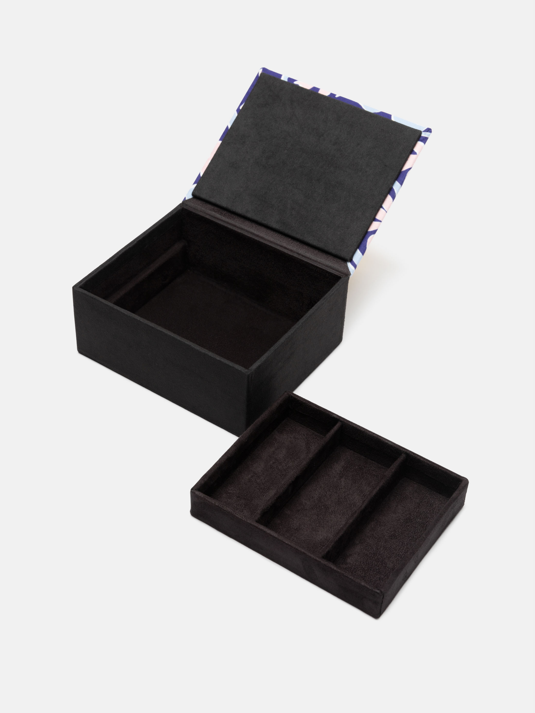 How Custom Jewelry Boxes Can Help You Sell Your Products