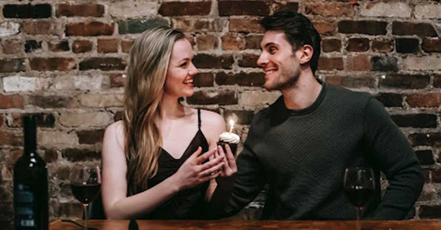 How to Set Up a Romantic Dinner at Home This Valentine’s