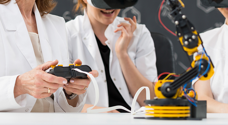 Innovative Education Through Virtual Machines