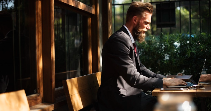 What is the difference between SAP ABAP and SAP HANA?