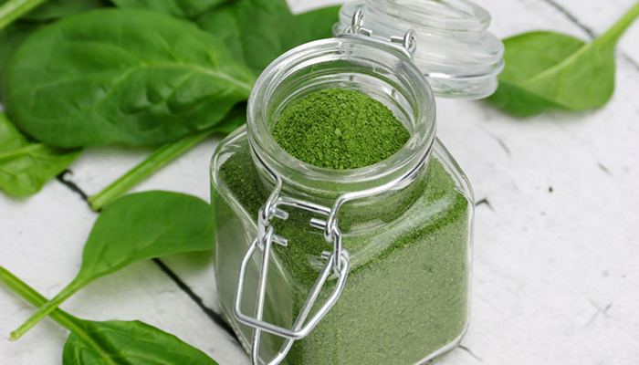 What does spinach extract do?