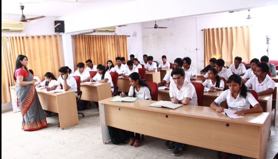 Incredible Advantages of Studying in TOP MBA Colleges