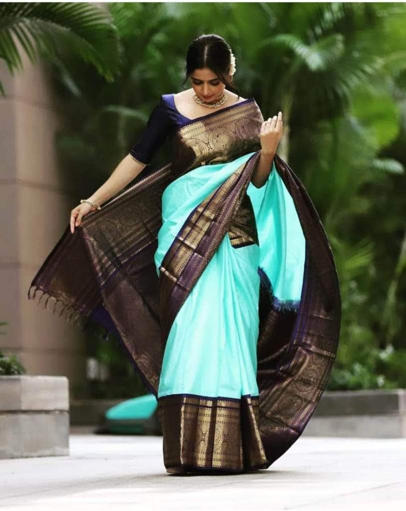 Daze the Dance Floor with Extravagant Party wear Sarees