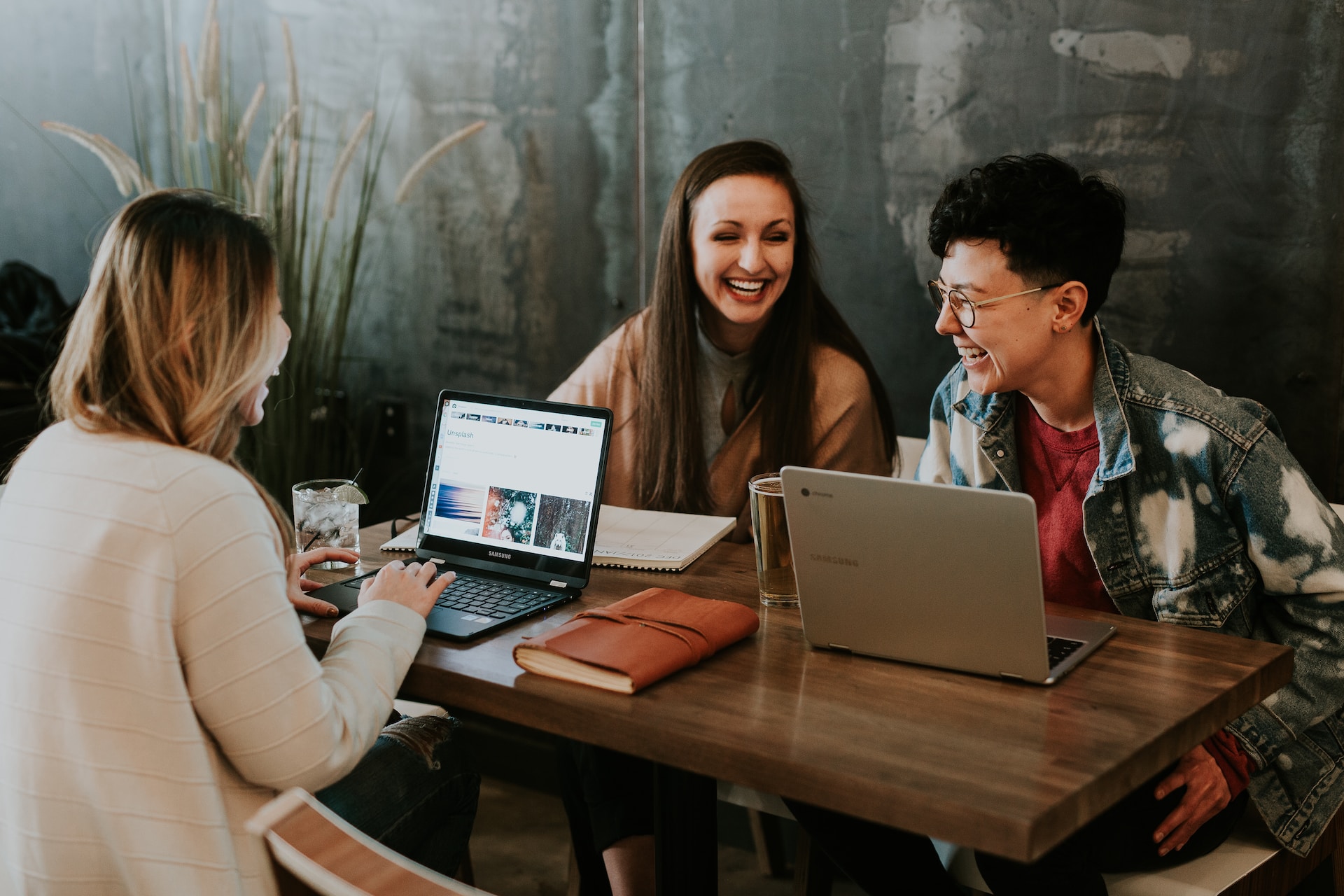 How to Enhance Employee Communication and Collaboration with AI