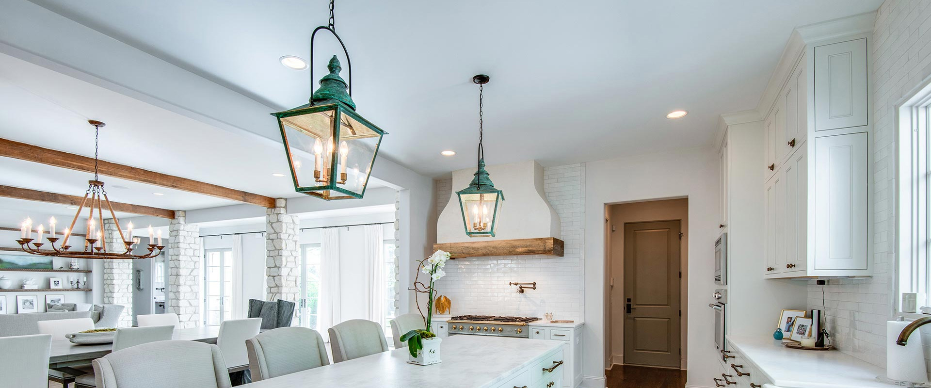 Traditional & Robust Outdoor Lighting Lantern