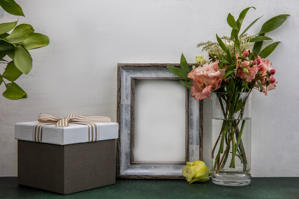 10 Memorable Marriage Anniversary Gifts For Lifetime