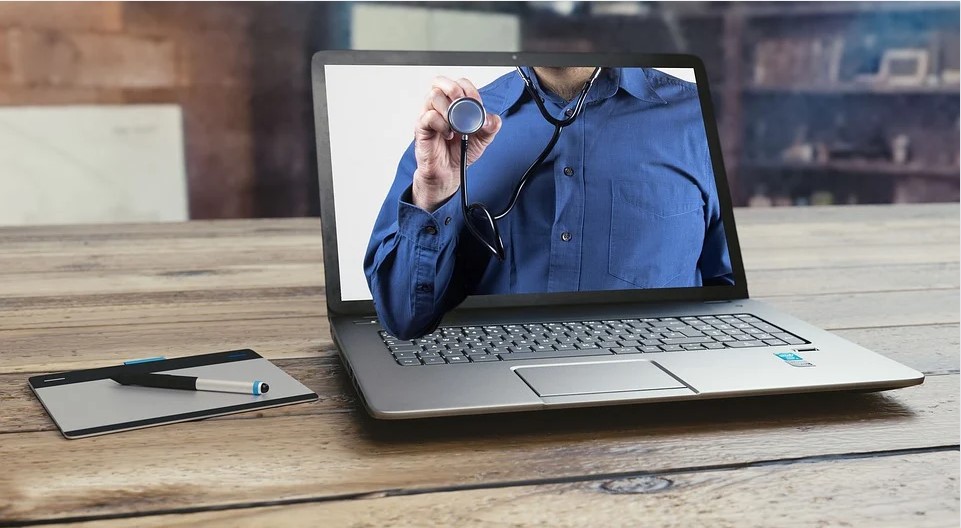 What are the essential features to develop a telemedicine app?