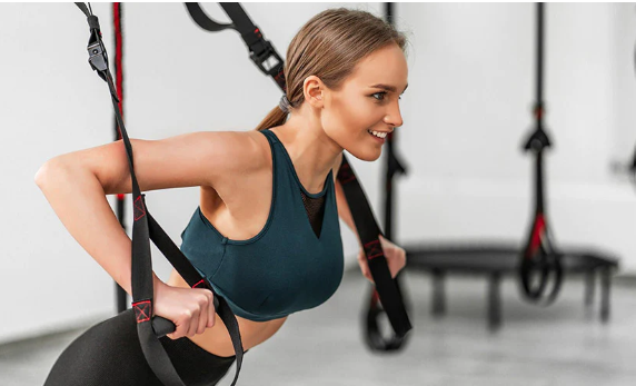 How does gym clothing incorporate fashion trends?