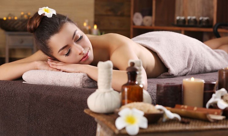 Reap the Amazing Health Benefits of Aromatherapy Massage - How it Gives Physical Well-being!