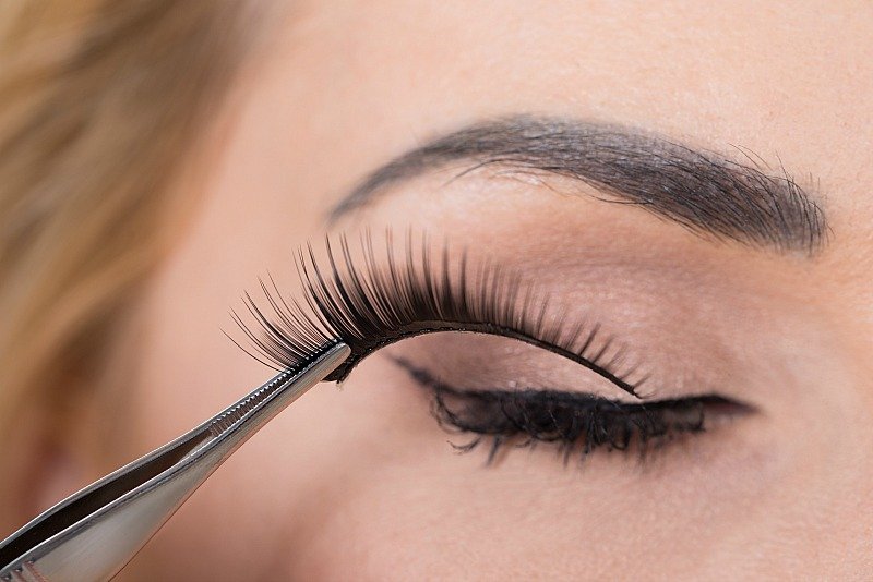  The Easiest Way To Apply False Eyelashes Quickly And Effortlessly