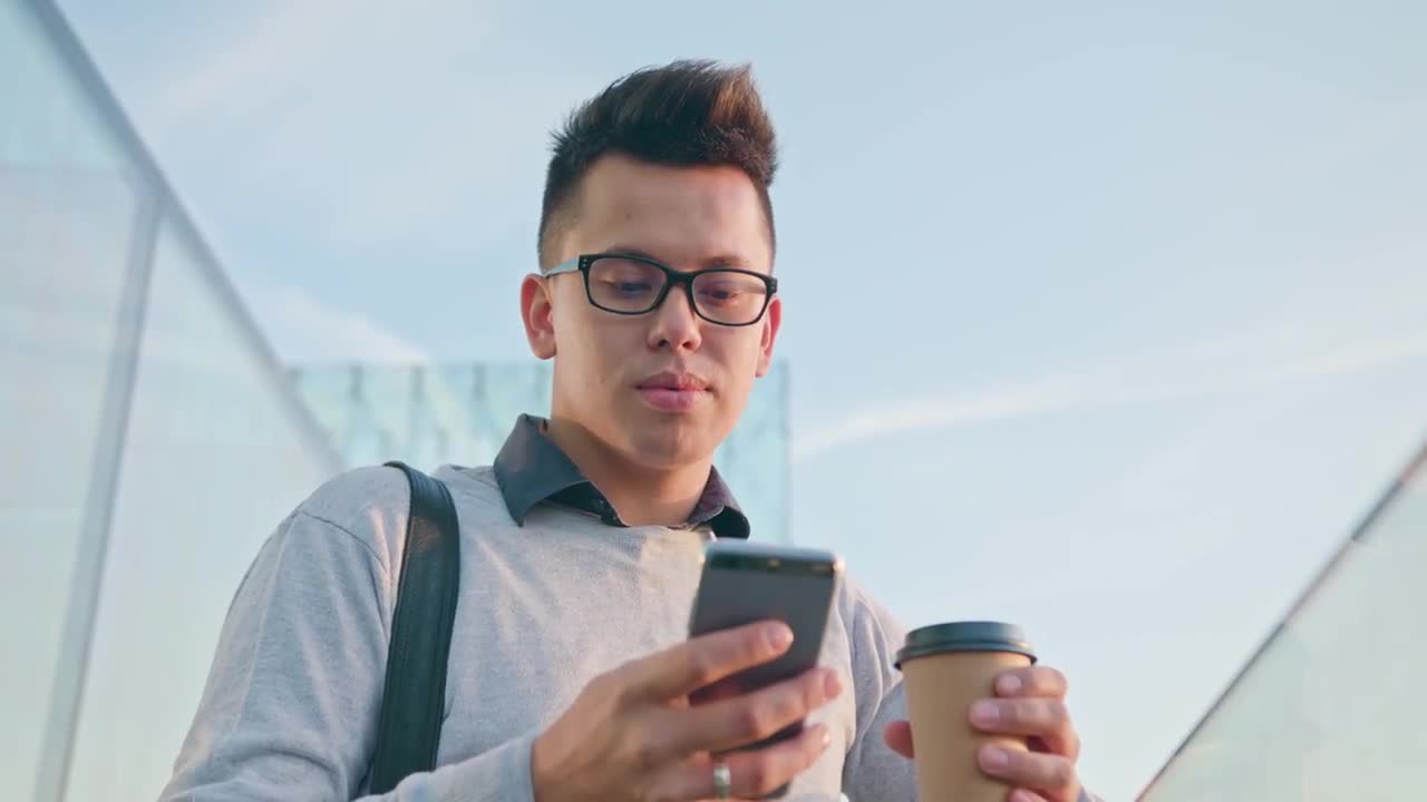 Here is all that you need to know about a prepaid SIM card 
