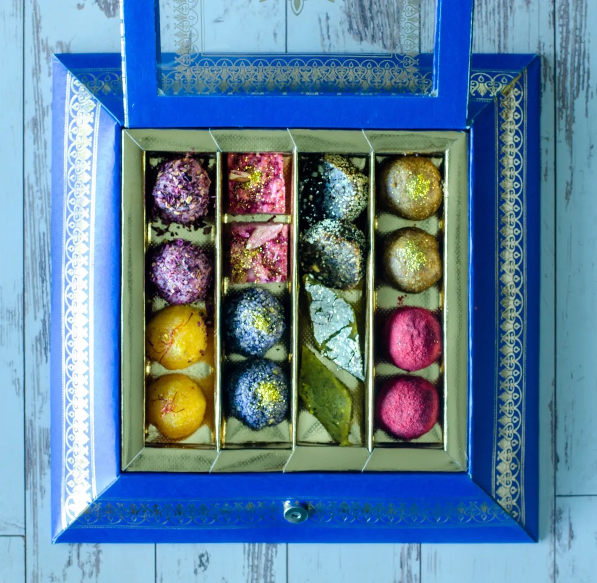 Buy 18 pcs Boutique Mithai Online - Xari Foods